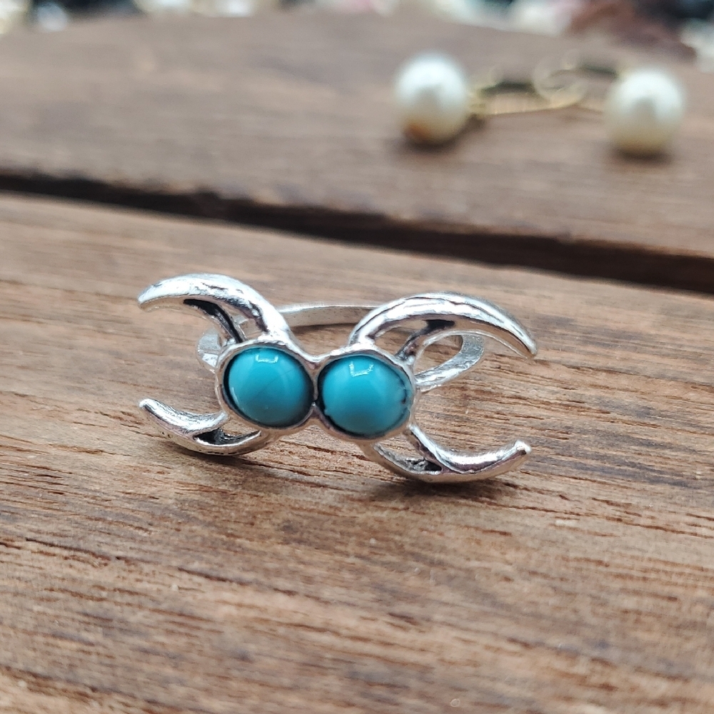 Silver and‎ Turquoise Crescent Moon Ring Size 6 R823